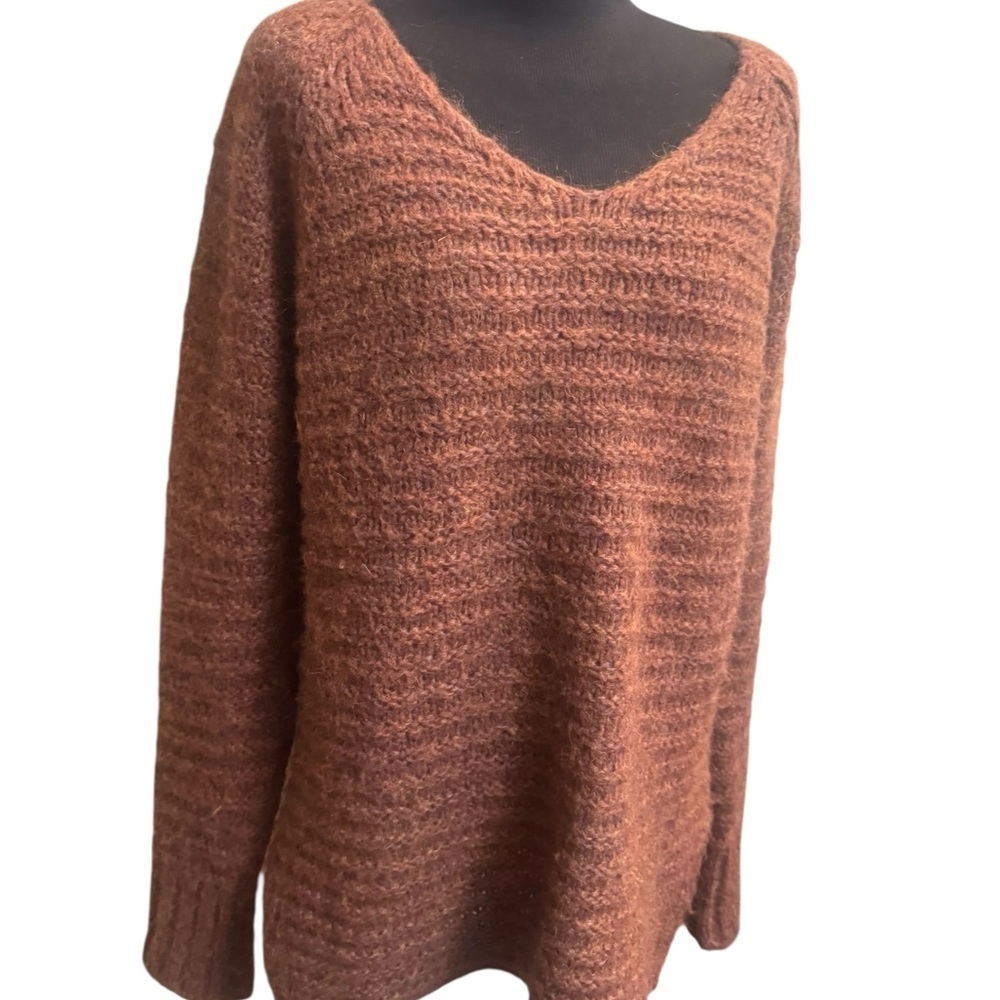 MOHAIR AND WOOL BIANCA B Italian Made V Neck Fluffy Sweater Size MED Cozy EUC - Picture 6 of 16